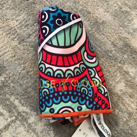 House of Clouds NWT Microfiber Beach Towel Quick Dry Sand Free Colorful Print - Picture 10 of 11